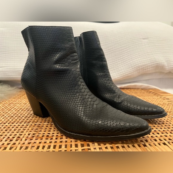 Black size 10 Matisse by coconut low leather boots with croc look. - Picture 1 of 6